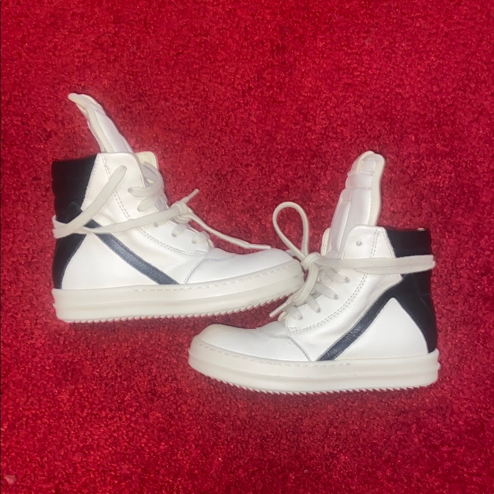 COPY - Stylish Kids' High-Top Sneakers - White & Black